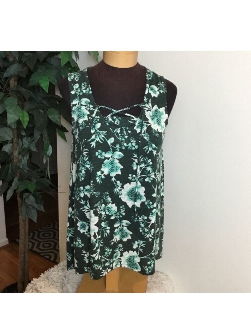 Women's Sonoma Goods for Life Green White Floral Lace-Up V-Neck Tank Top M